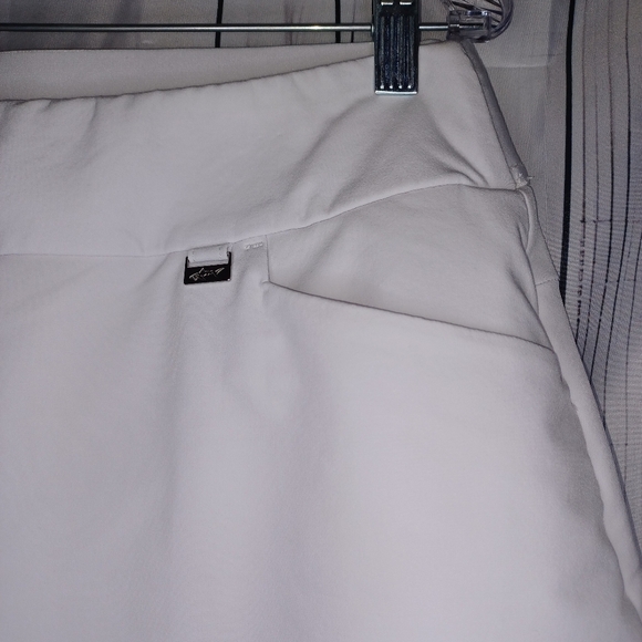 Greg Norman white golf skort with pockets - Picture 3 of 10